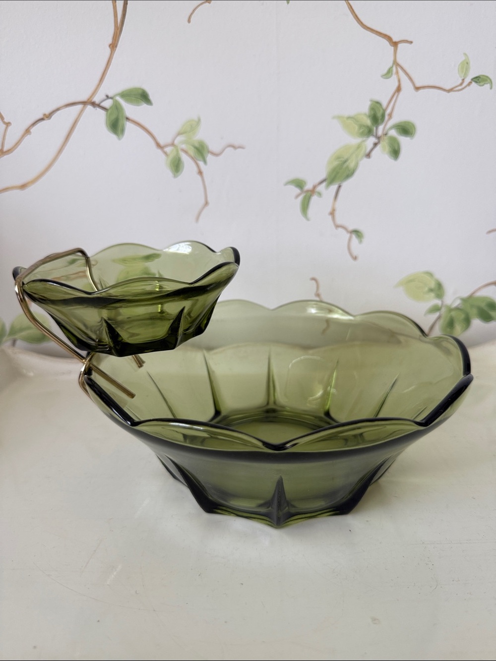 Vintage Anchor Hocking Swedish Modern Avocado Green Glass Chip & Dip Bowl Set